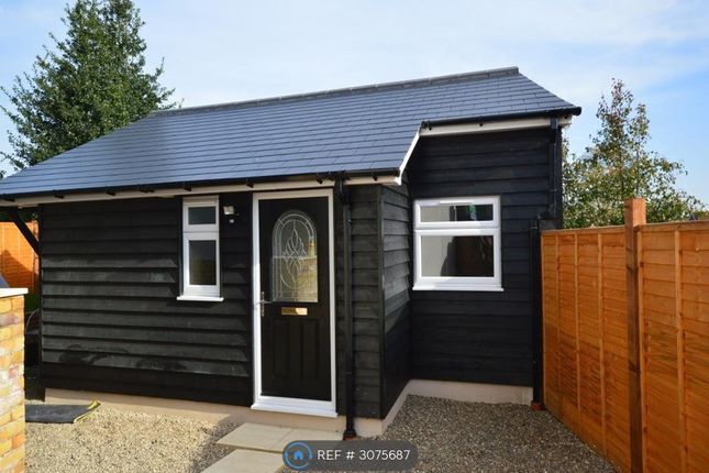 1-bed bungalow on A Kitchener Road, Rochester Strood, £900/mo