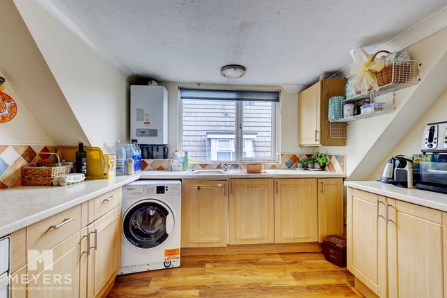 Flat Flat 8, 2, Heathcote Road, Bournemouth photo 4