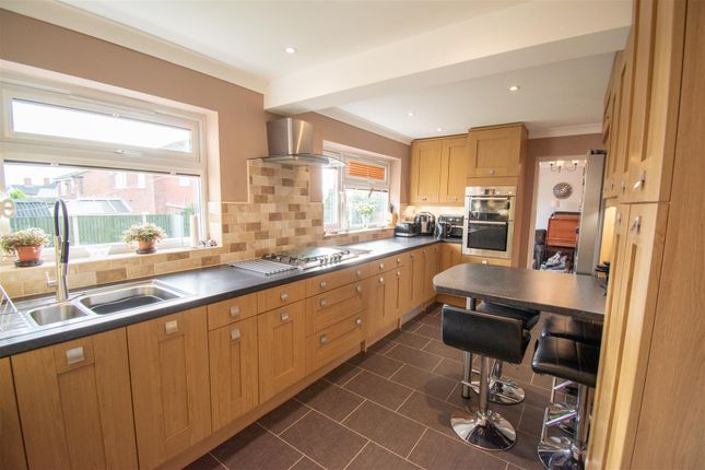 4, Farm Close, Alfreton photo 3