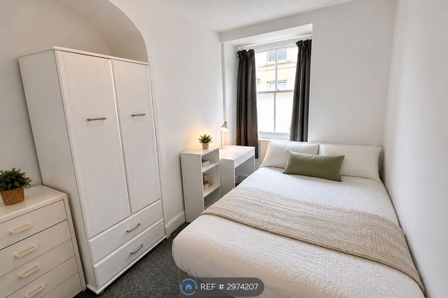 Flat, Broad St, Penryn photo 2