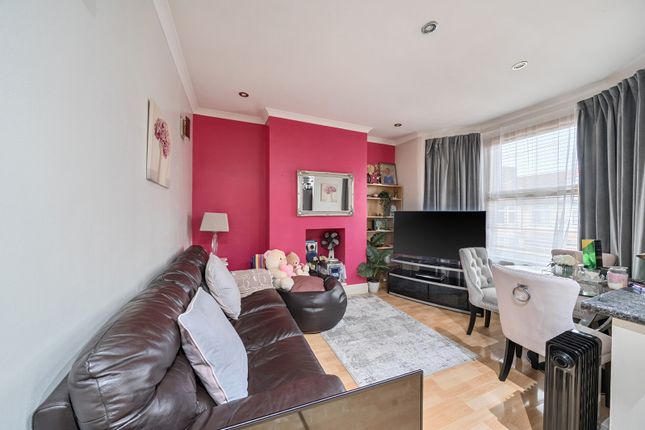 51A,, Grant Road, Middlesex photo 2