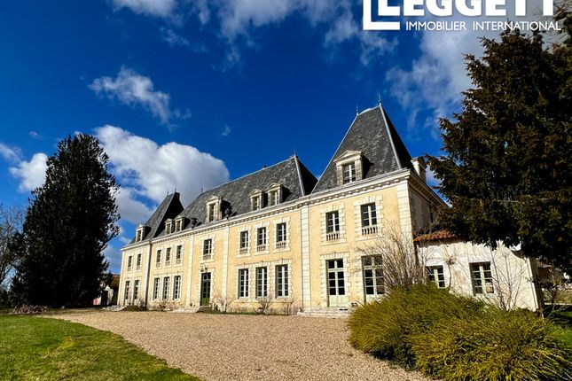 Ch&acirc;teau for sale in Champagne-Et-Fontaine, Dordogne, Nouvelle-Aquitaine