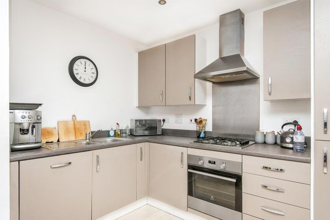 1 bed flat for sale in Bedivere Road, Crawley RH11