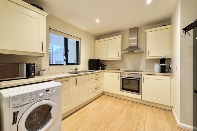 Flat 2, 52a, Western Road, Tring photo 4