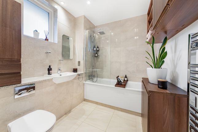 Flat for sale in Southampton Way, Camberwell