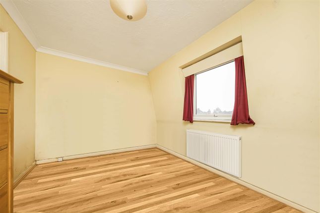 Flat for sale in Avenue Road, Isleworth