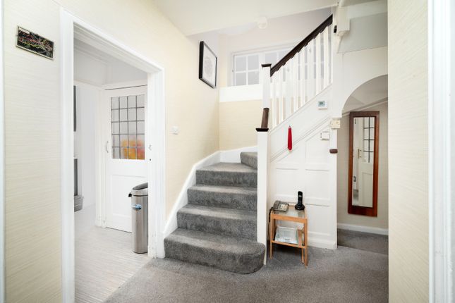 23, Rotherwick Road, London photo 2