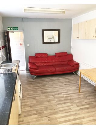 Flat to rent in Hanover Street, City Centre, Swansea