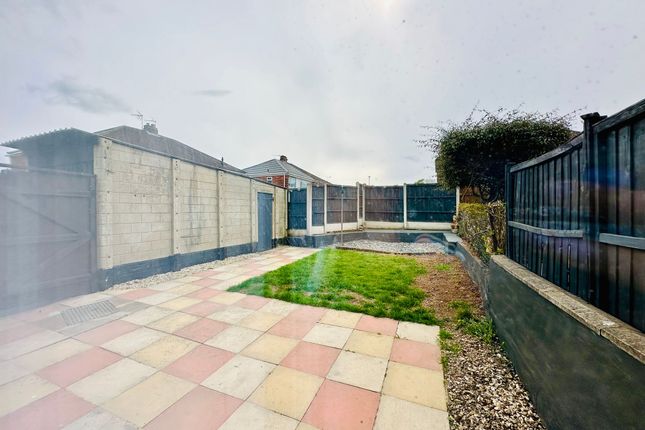 33 Staunton Avenue, Derby photo 3