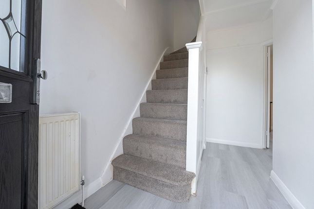 72, Bramblewood Close, Carshalton photo 3