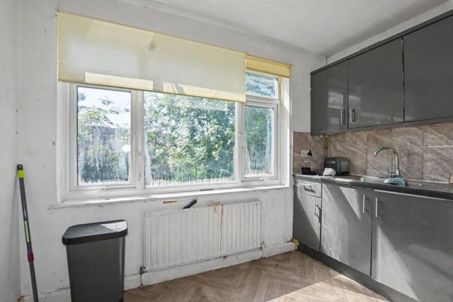 82, Holly Hill Road, Erith photo 3