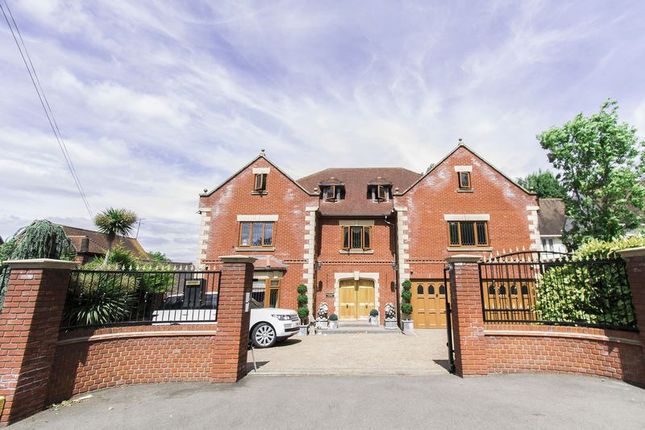 Thumbnail Detached house to rent in Spareleaze Hill, Loughton