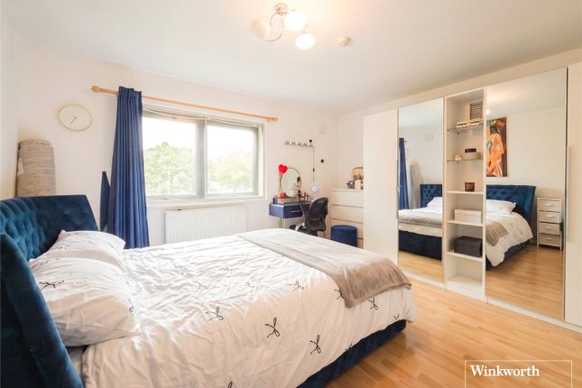 41, Wheatley Close, London photo 2