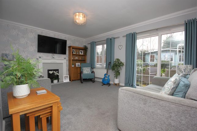 25, Thornbridge Close, Rushden photo 3