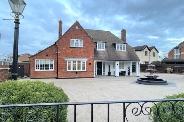 Detached house for sale in Sun Street, Biggleswade