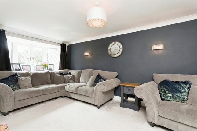 11, Brookview, Crawley photo 3