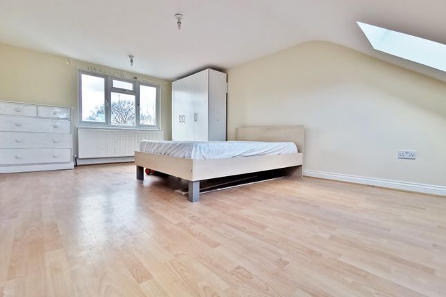 119 Deans Lane, Edgware photo 5