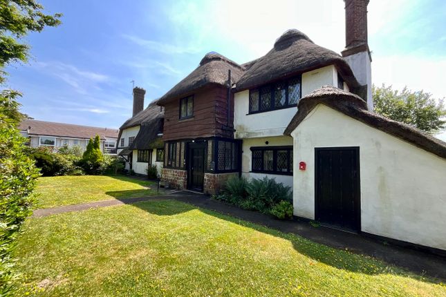 1 The Thatched House, Pinewoods, Bexhill-on-Sea photo 2