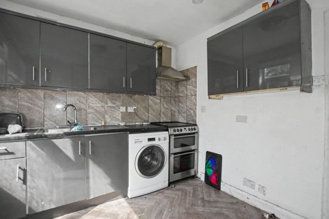 82, Holly Hill Road, Erith photo 2
