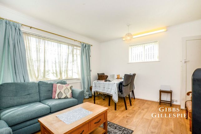 11, Woodford Crescent, Pinner photo 4