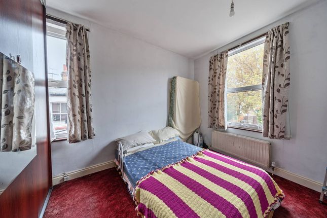 27, Dagmar Road photo 4