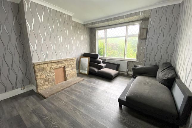 62, Hatch Lane, Harmondsworth photo 2
