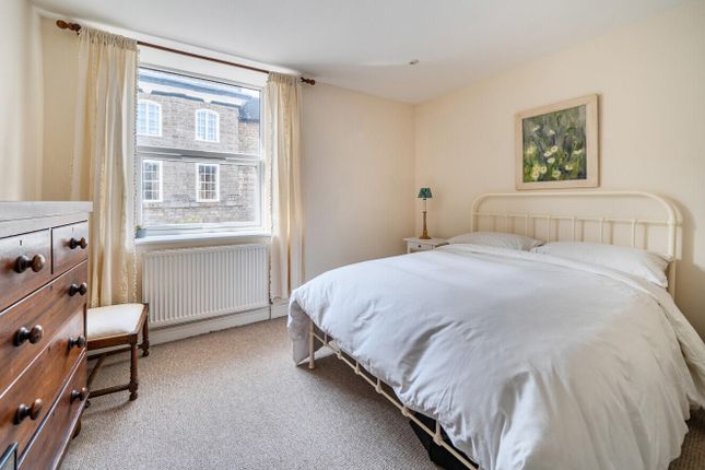 14, Luke Street, Bampton photo 4