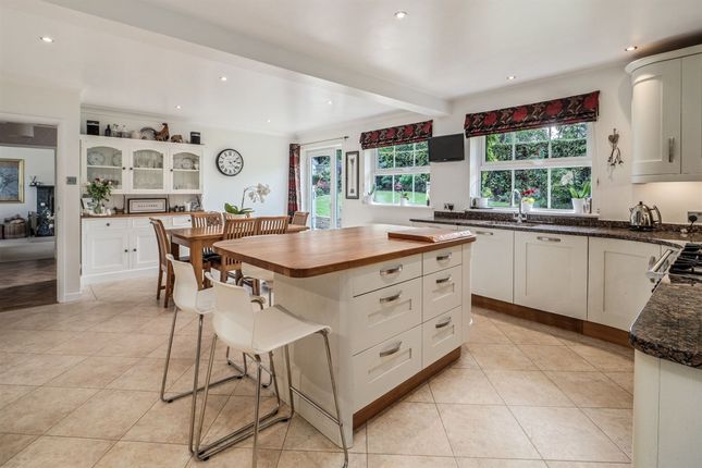 49 Willowmead Drive, Macclesfield photo 2