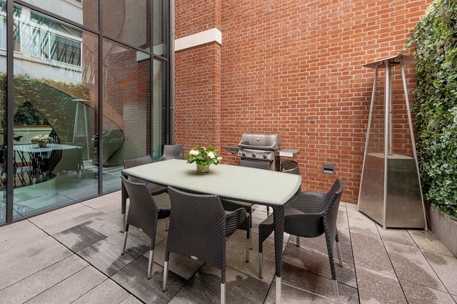 Town house for sale in Henry Moore Court, Chelsea