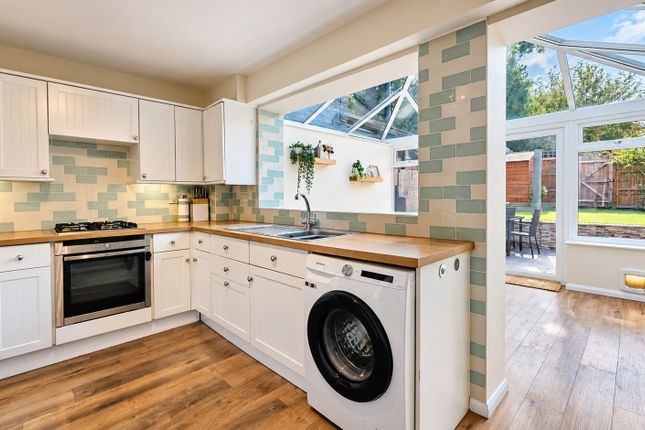 19 Merton Close, Owlsmoor, Berkshire photo 2