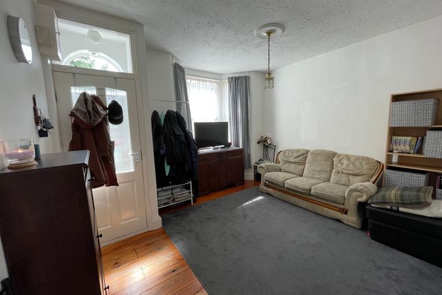 Terraced house to rent in Sutton Court Road, London