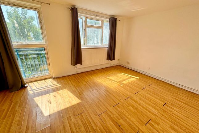 Flat 8, Birch House, Acacia Road, LONDON photo 2