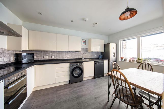 10, William Marshall Close, Walthamstow photo 3