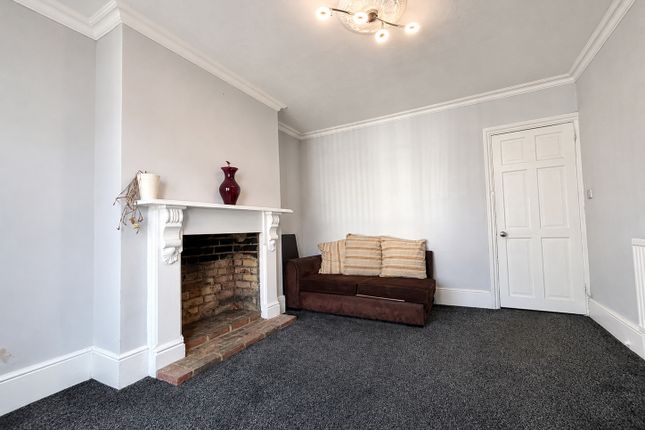 143, Dashwood Avenue, High Wycombe photo 2