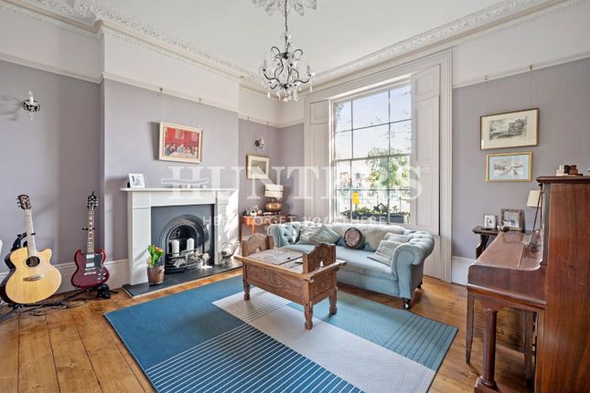 Terraced house to rent in Clissold Road, London
