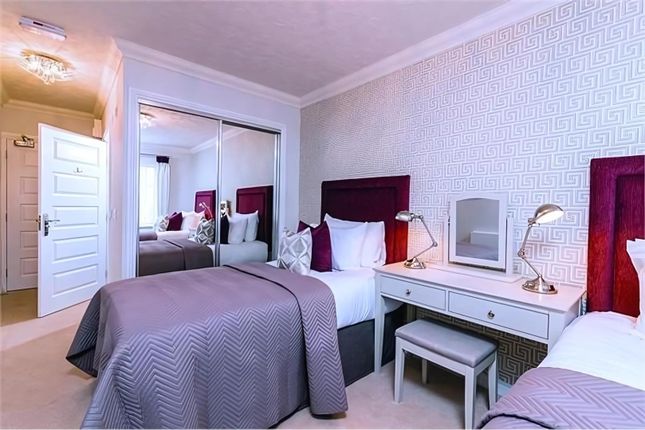 5 Keyes Lodge, King Edward Avenue, Dartford photo 2
