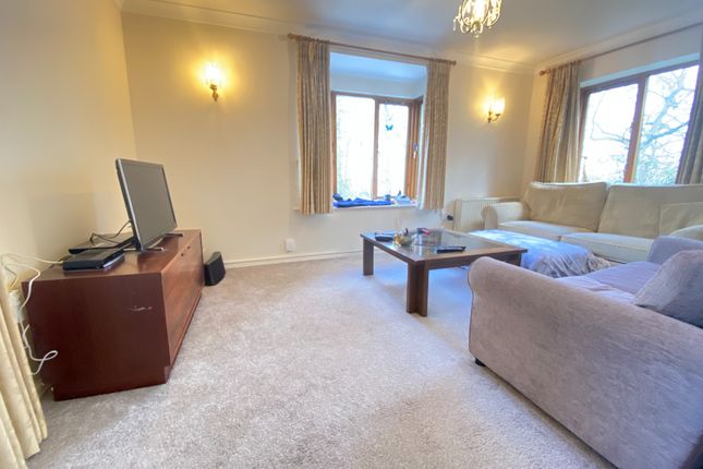 Flat 5 Woodlands Court, The Mount, Woking photo 4