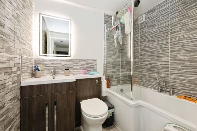 37, Gorse Hill Way, Newcastle upon Tyne photo 4