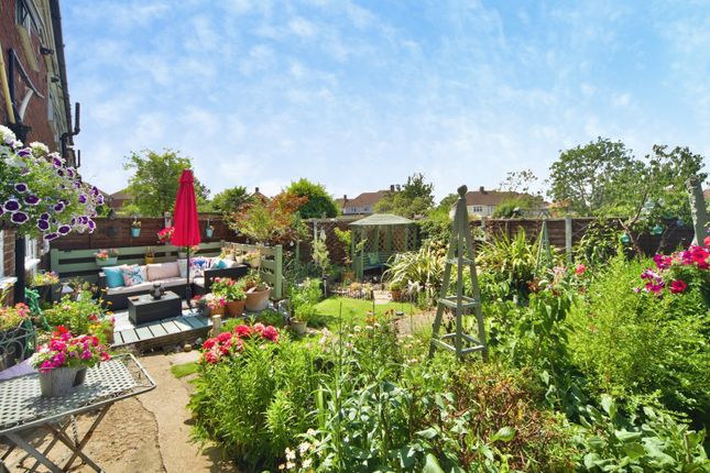 53, Brockley Crescent, Romford photo 4