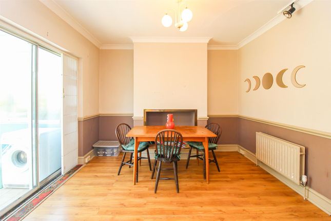 8, Rayner Street, Wakefield photo 4