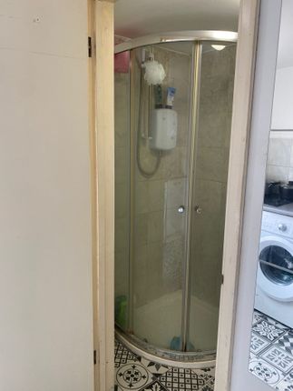 Attic Studio 138, Green Street, Forest Gate photo 4