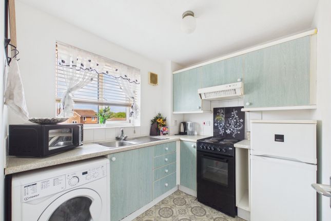 132, Redford Close, Middlesex photo 3