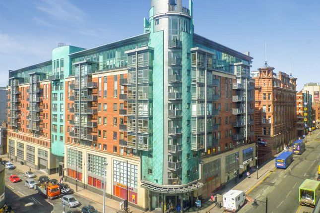 1-bed flat on 208, W3, Southern Gateway, £170,000