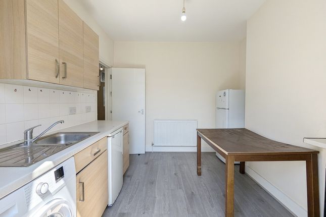 17, Oatlands Road, Enfield photo 4