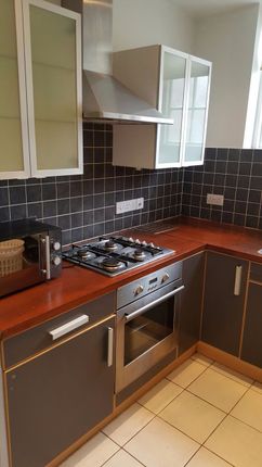 Flat to rent in Wellington Way, London