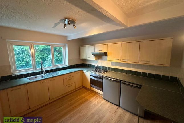 4, Sizehouse Village, Rossendale photo 3