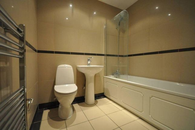 Station Court, Staffordshire photo 3