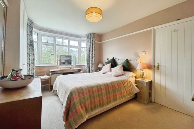 24, West Avenue, Surrey photo 4
