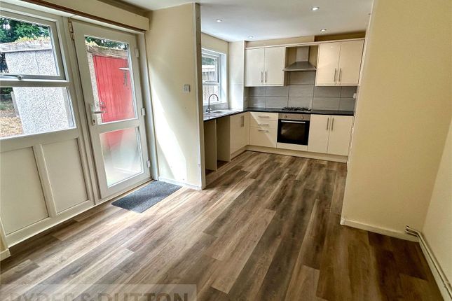 22, Acre House Avenue, Huddersfield photo 4