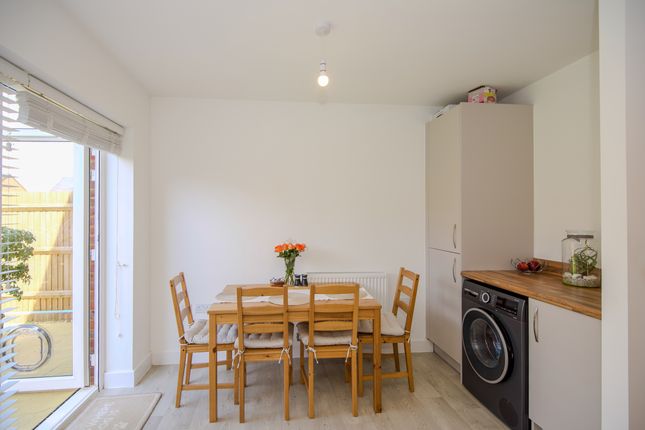 18 Clover Way, Southampton photo 3